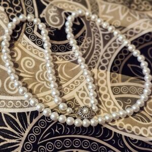 Vintage Sarah coventry pearl necklace